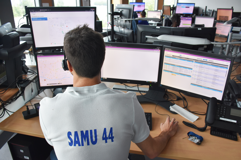 Régulateur dans un centre de réception et de régulation des appels - SAMU 44 - Copyright CHU de Nantes