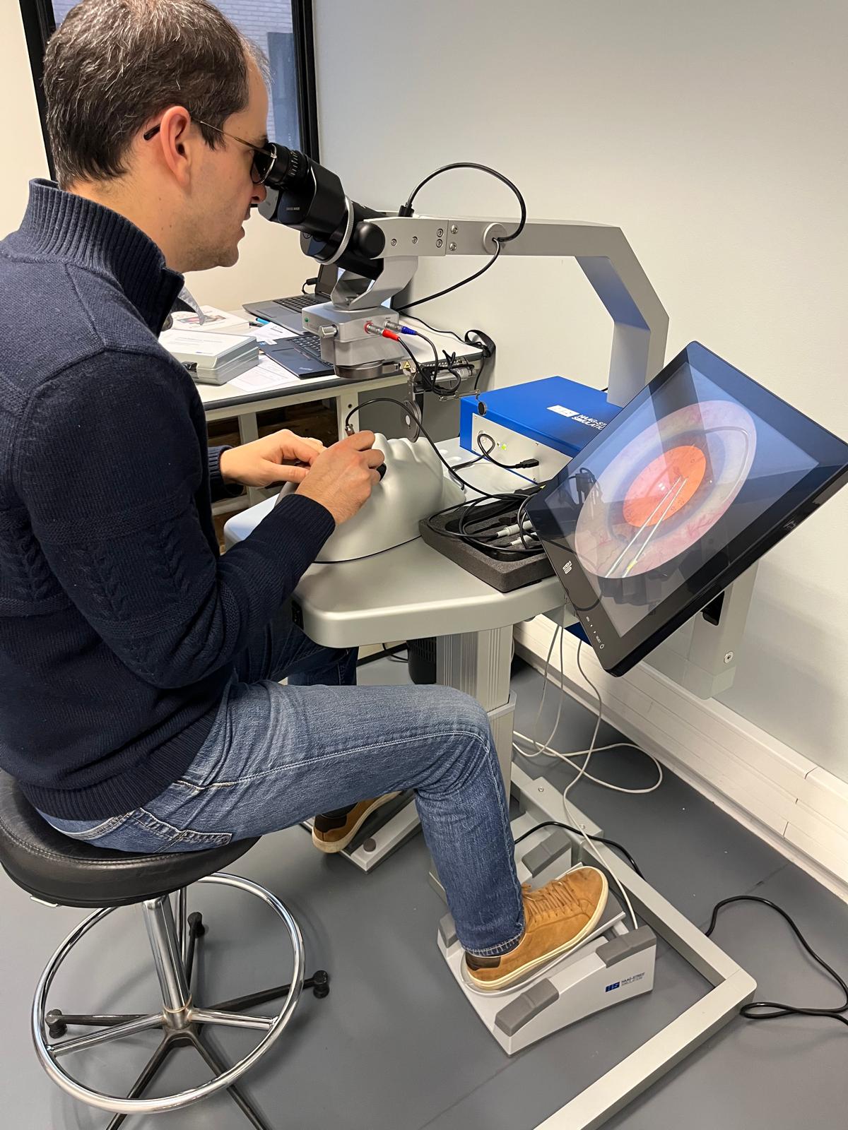 Simulateur nomade haute-fidélité en chirurgie intraoculaire